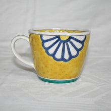 Load image into Gallery viewer, Kutani Yaki Ware Hand-Drawn Japanese & Western Tableware Mug with Chrysanthemum and Paulownia Design