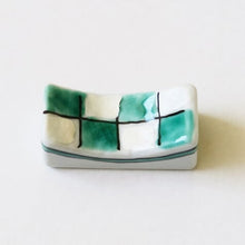 Load image into Gallery viewer, Checkered pattern chopstick rest (green)