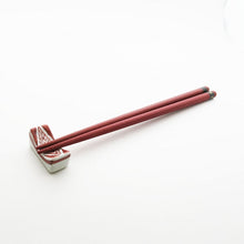Load image into Gallery viewer, Chopstick rest with pebbled pattern (red)