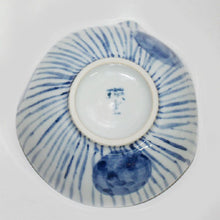 Load image into Gallery viewer, Kutani Yaki ware of Western style, Hand-drawn Bowl with Design of Dots and Plants