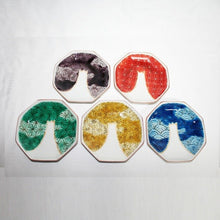 Load image into Gallery viewer, Kutani Yaki Hand-Drawn Japanese and Western Tableware Four-Section Octagonal Dish with Design of Fuji in Five Colors (Set of Five)