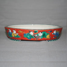 Load image into Gallery viewer, Kutani Yaki Hand-painted Kutani ware, Oval Bowl with Karako Design