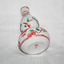 Load image into Gallery viewer, Kutani Yaki Hand-painted Tokkuri (sake bottle) with a bird design in red