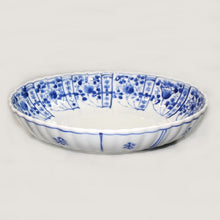 Load image into Gallery viewer, Kutani Yaki Hand-painted Kutani Ware 27cm Oval Chrysanthemum Bowl with Design of Plants and Flowers