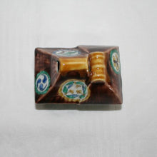 Load image into Gallery viewer, Kutani Yaki Hand-painted Kutani ware incense burner with a round design in the shape of a house