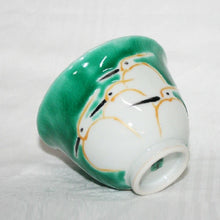 Load image into Gallery viewer, Kutani Yaki ware: Hand-painted Japanese-style and Western-style tableware (Kutani Yaki ware with a classic design of a white heron on a green background)