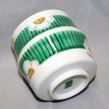 Load image into Gallery viewer, Kutani Yaki Ware Hand-Drawn Japanese and Western Tableware Teacup with White Plum Design