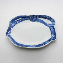 Load image into Gallery viewer, Kutani Yaki Ware of Japan and Western Tableware, Plate with Design of Knots