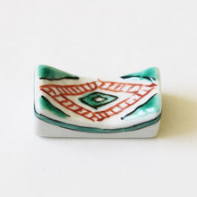 Load image into Gallery viewer, Chopstick rest with cobblestone design (green)
