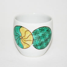 Load image into Gallery viewer, Kutani Yaki Hand-painted Kutani ware of a Rosanjin copy of a cup with a round blue hand design