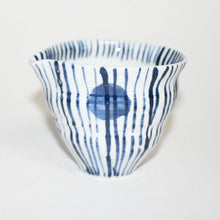 Load image into Gallery viewer, Small pot with design of ten plants and dots