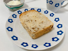 Load image into Gallery viewer, Sanae Original Dish an Cup set Blue flower scattering pattern天性浪漫藍花盤/天性浪漫藍花馬克杯 早奈惠設計