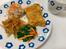 Load image into Gallery viewer, Sanae Original Dish an Cup set Blue flower scattering pattern天性浪漫藍花盤/天性浪漫藍花馬克杯 早奈惠設計