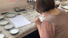 Load image into Gallery viewer, Sanae Original cup Blue flower scattering pattern 天性浪漫藍花馬克杯 早奈惠設計