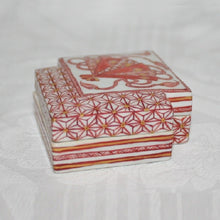 Load image into Gallery viewer, Kutani Yaki Hand-painted Kutani ware incense burner with fan design in red