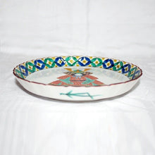Load image into Gallery viewer, Kutani Yaki Hand-painted Kutani ware 15cm decorative dish with warrior design (with plate stand)