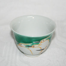 Load image into Gallery viewer, Kutani Yaki ware: Hand-painted Japanese-style and Western-style tableware (Kutani Yaki ware with a classic design of a white heron on a green background)