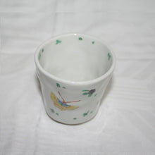 Load image into Gallery viewer, Kutani Yaki Hand-Drawn Japanese and Western Tableware, Teacup with Butterfly Design