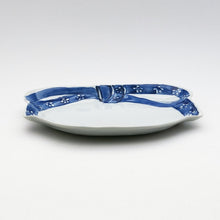 Load image into Gallery viewer, Kutani Yaki Ware of Japan and Western Tableware, Plate with Design of Knots