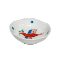 Load image into Gallery viewer, Bean dish with bird design adding leaves