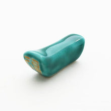 Load image into Gallery viewer, Mini chopstick rest with design of "Fuku" (green)