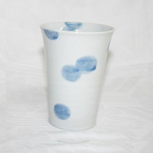 Load image into Gallery viewer, Kutani Yaki Hand-Drawn Japanese & Western Tableware Large Cup with Polka Dot Design