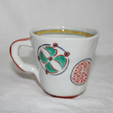 Load image into Gallery viewer, Kutani Yaki Hand-Drawn Japanese & Western Tableware Mug with Design of Rounded Dots