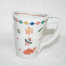 Load image into Gallery viewer, Kutani Yaki Hand-Drawn Japanese & Western Tableware Large Mug with Design of Hanging Decoration (Sea Bream)