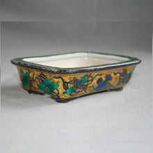Load image into Gallery viewer, Kutani Yaki Hand-painted Kutani Yaki porcelain plant pot with a design of "treasure spoon" (No.4.5 oblong bowl)