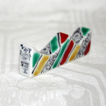 Load image into Gallery viewer, Kutani Yaki Hand-painted Kutani ware, calligraphy supplies, brush holder, brush holder with a design of "Tenkei