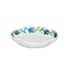 Load image into Gallery viewer, Kutani Yaki Ware of Japan and Western Tableware 9cm Spit-Shaped Dish with Glacial Design