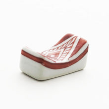 Load image into Gallery viewer, Chopstick rest with pebbled pattern (red)