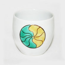 Load image into Gallery viewer, Kutani Yaki Hand-painted Kutani ware of a Rosanjin copy of a cup with a round blue hand design