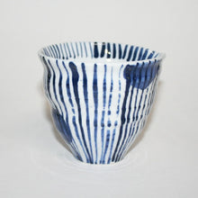 Load image into Gallery viewer, Small pot with design of ten plants and dots