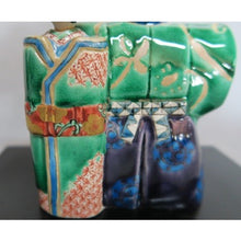 Load image into Gallery viewer, Kutani Yaki Hand-painted Kutani ware of an ornament, kaleidoscope of standing dolls.