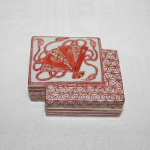 Load image into Gallery viewer, Kutani Yaki Hand-painted Kutani ware incense burner with fan design in red