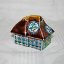 Load image into Gallery viewer, Kutani Yaki Hand-painted Kutani ware incense burner with a round design in the shape of a house