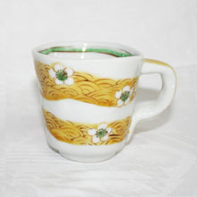 Load image into Gallery viewer, Kutani Yaki Ware Hand-Drawn Japanese & Western Tableware Mug with White Flower Design
