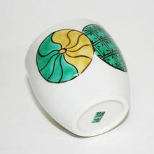 Load image into Gallery viewer, Kutani Yaki Hand-painted Kutani ware of a Rosanjin copy of a cup with a round blue hand design