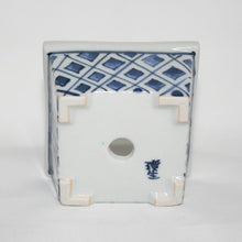 Load image into Gallery viewer, Kutani Yaki Hand-painted Kutani Yaki porcelain plant pot 6cm square bowl with a dyed lattice design