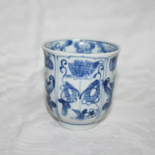 Load image into Gallery viewer, Kutani Yaki Ware Hand-Drawn Japanese & Western Tableware Teacup with Design of Plants and Flowers