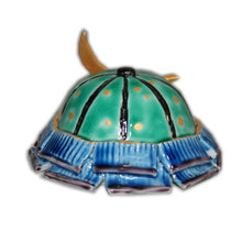 Load image into Gallery viewer, Kutani Yaki Hand-painted Kutani ware of an ornament, Kabuto decoration (with stand)