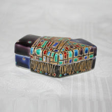 Load image into Gallery viewer, Kutani Yaki Hand-painted Kutani Ware Incense container with a design of Vienna