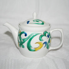 Load image into Gallery viewer, Kutani Yaki Hand-painted Kutani Ware, Persian Arabesque Pot