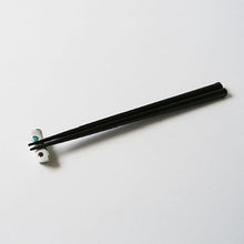 Load image into Gallery viewer, Kutani Yaki five-color polka-dot design mini chopstick rest