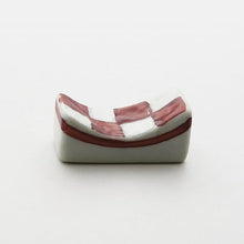 Load image into Gallery viewer, Checkered pattern chopstick rest (red)