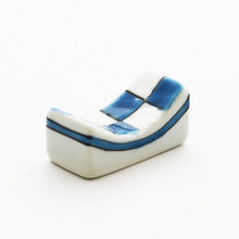 Load image into Gallery viewer, Checkered pattern chopstick rest (blue)