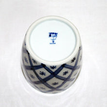Load image into Gallery viewer, Hand-painted Japanese and Western Tableware Rosanjin Teacup with Design of Yarai and Somenke