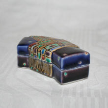 Load image into Gallery viewer, Kutani Yaki Hand-painted Kutani Ware Incense container with a design of Vienna