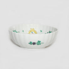 Load image into Gallery viewer, Kutani Yaki ware of hand-painted Japanese and Western tableware, 12cm chrysanthemum bowl with butterfly design